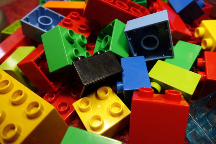 Tajemnica pierwszego zestawu Lego: od prostych klocków do globalnego fenomenu